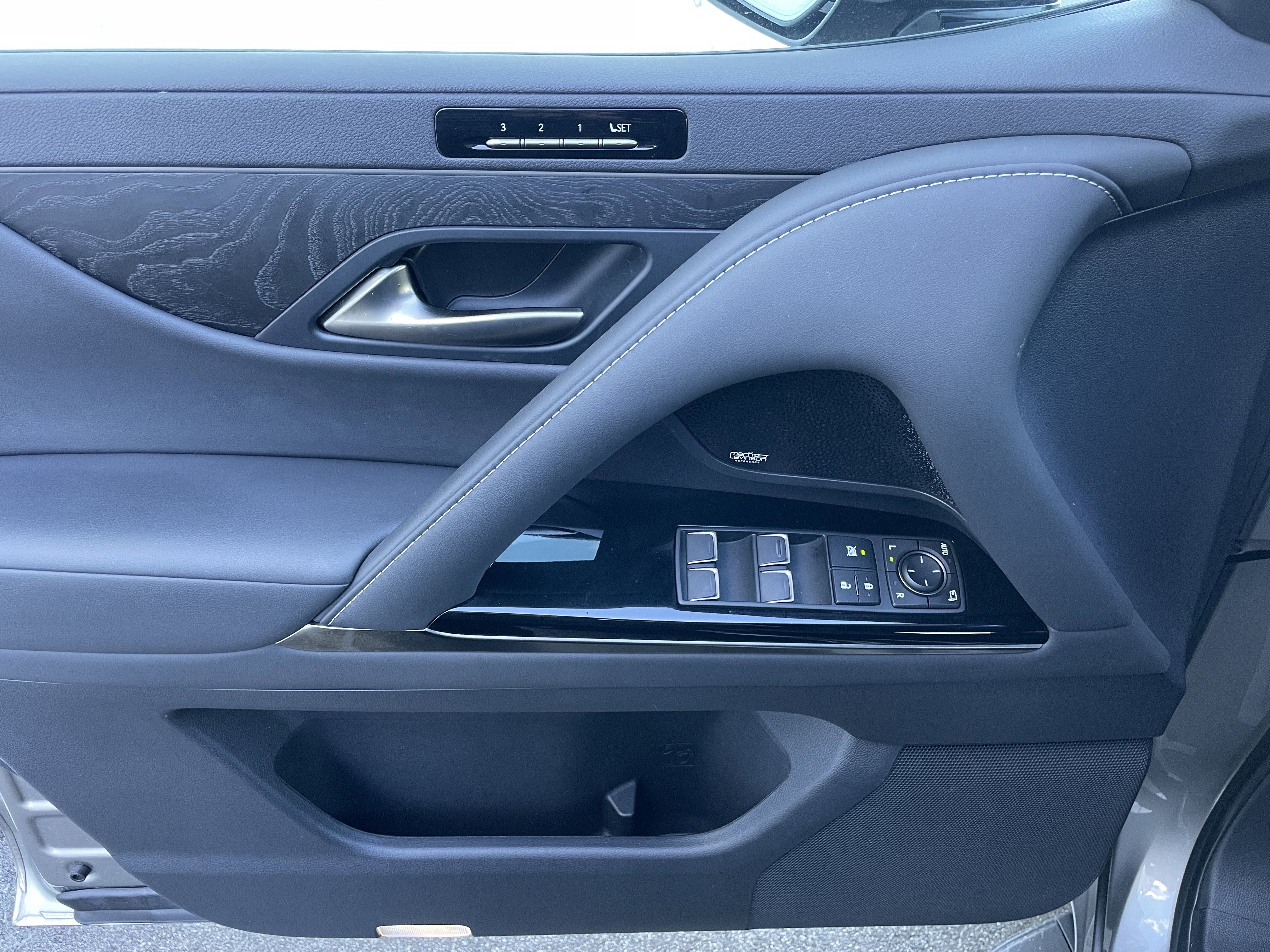 Used 2024 Lexus LX 600 4WD w/ Luxury Package image 12