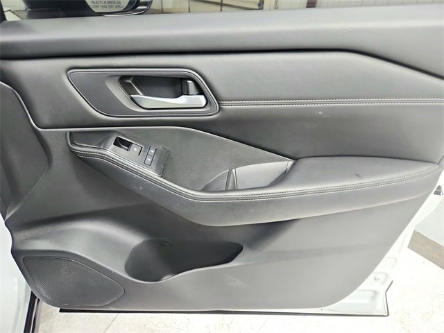 Used 2024 Nissan Rogue SV w/ SV Premium Package image 38