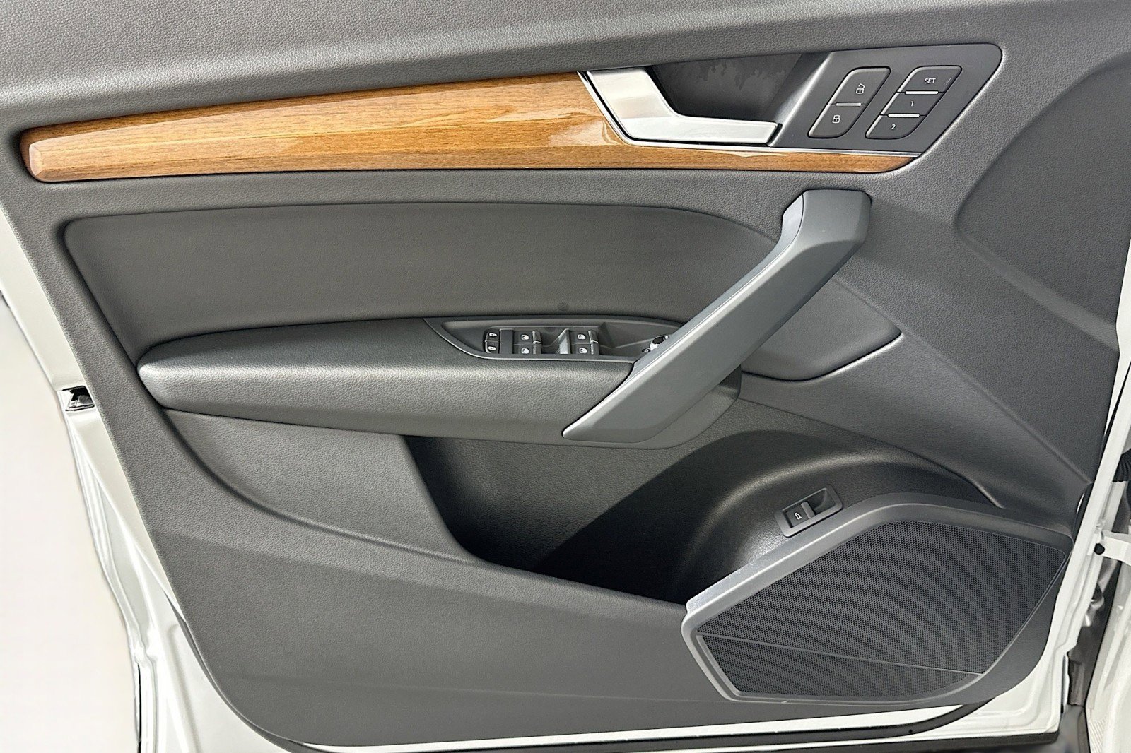 Used 2023 Audi Q5 2.0T Premium w/ Convenience Package image 21