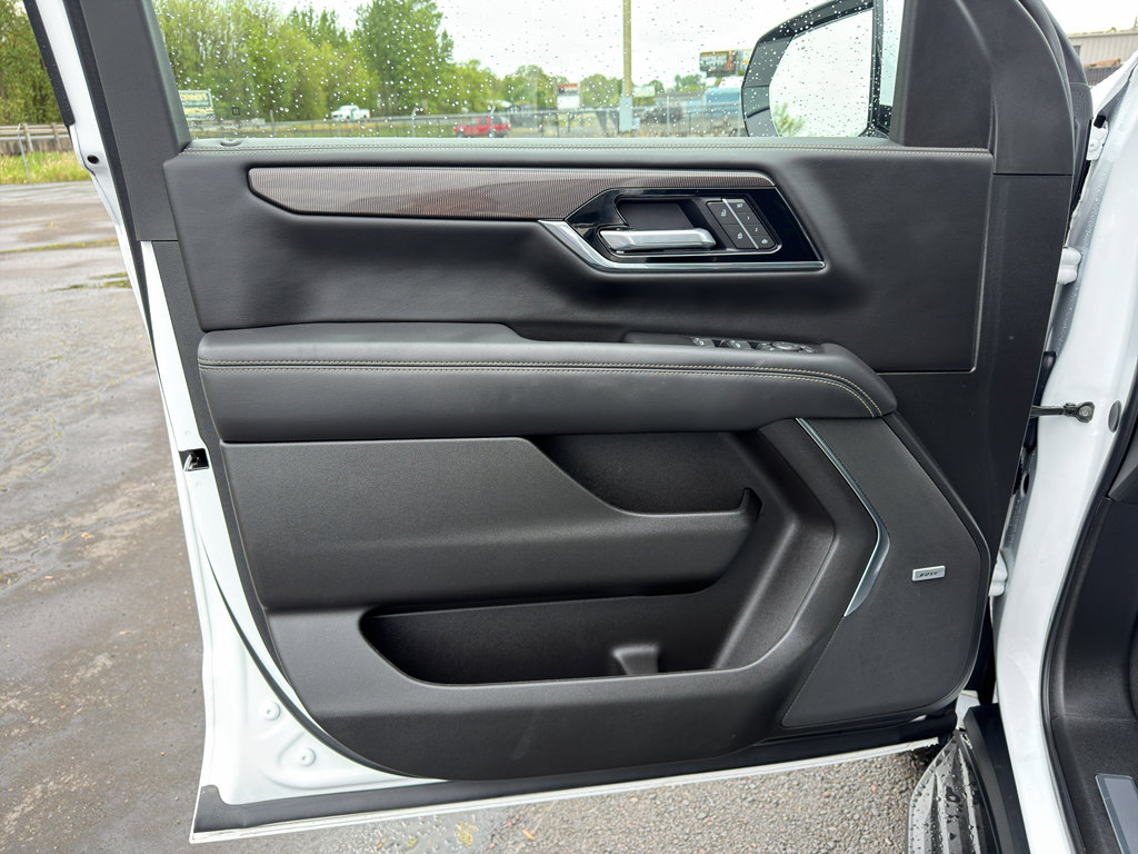Used 2025 GMC Yukon XL Elevation w/ Elevation Premium Package AWD/4WD image 18