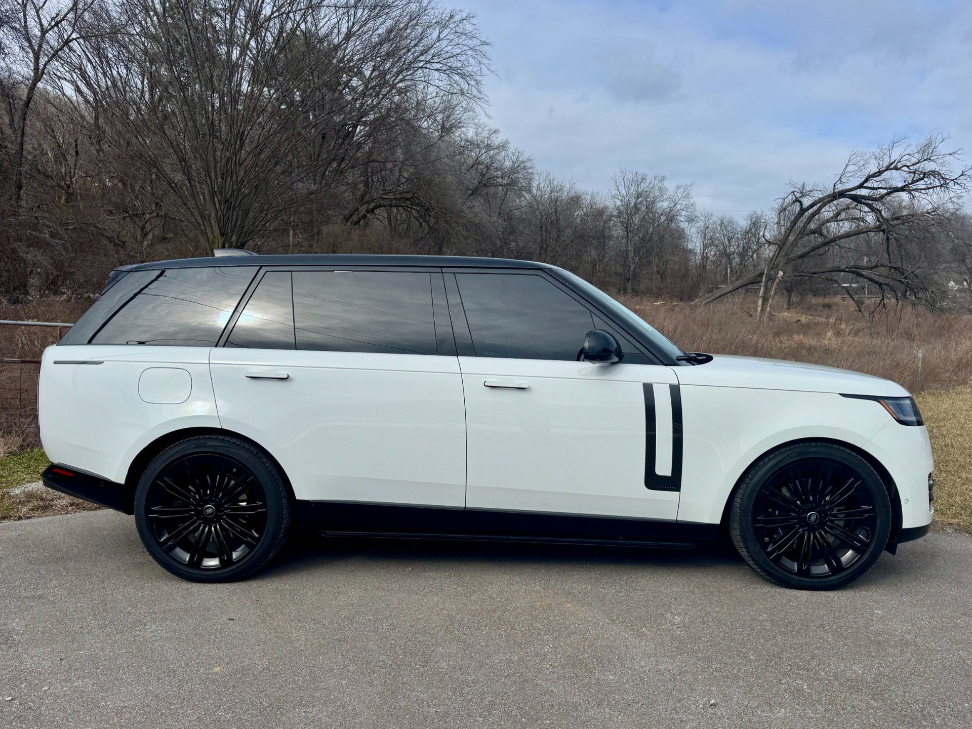 Used 2024 Land Rover Range Rover Long Wheelbase Autobiography image 7