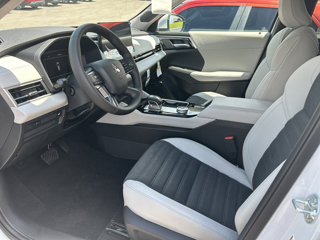 New 2025 Mitsubishi Outlander SE image 6