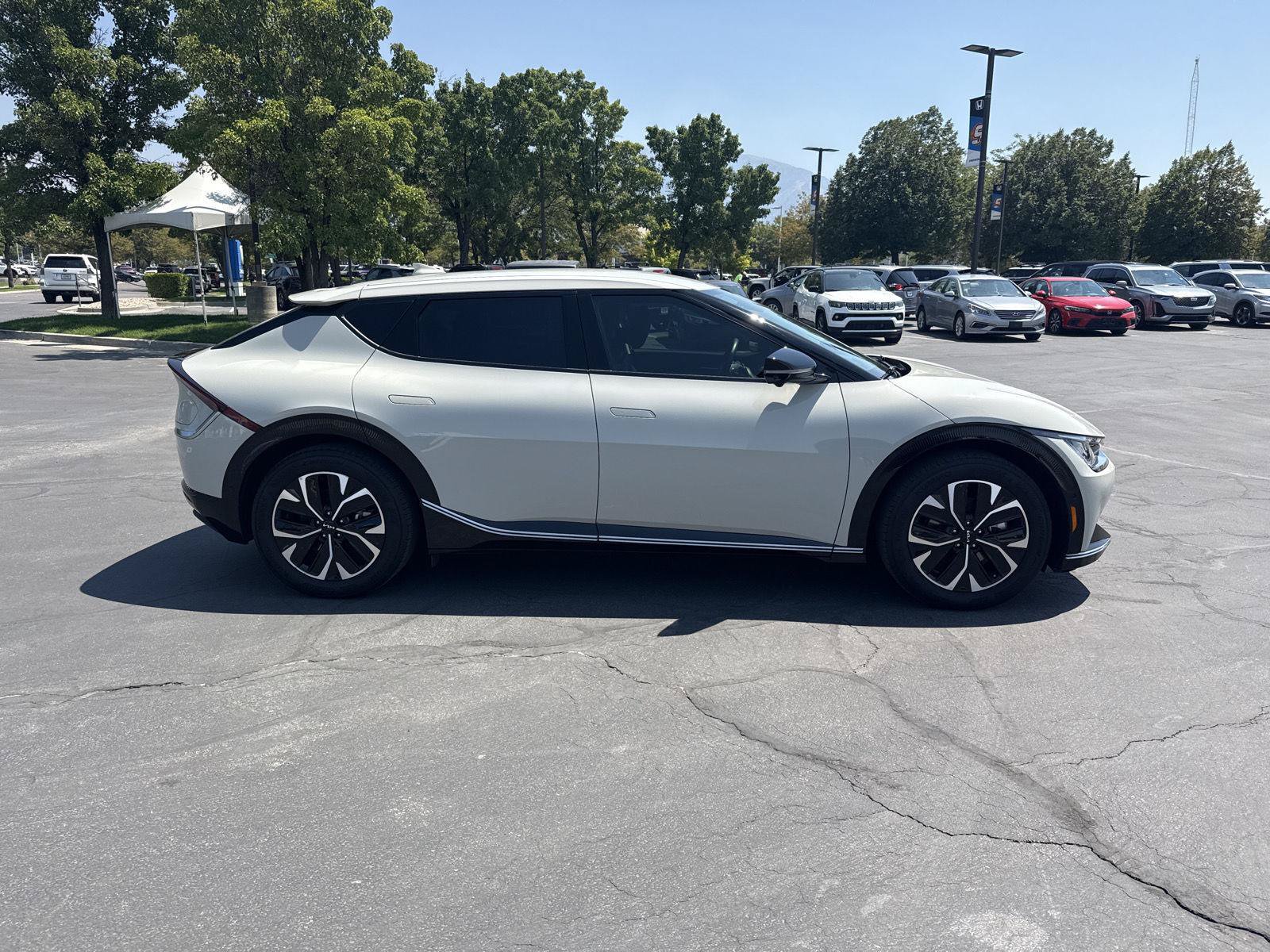 Used 2023 Kia EV6 Wind w/ Wind Technology Package AWD/4WD image 4