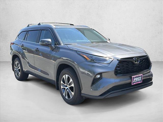Used 2023 Toyota Highlander XLE FWD video 3
