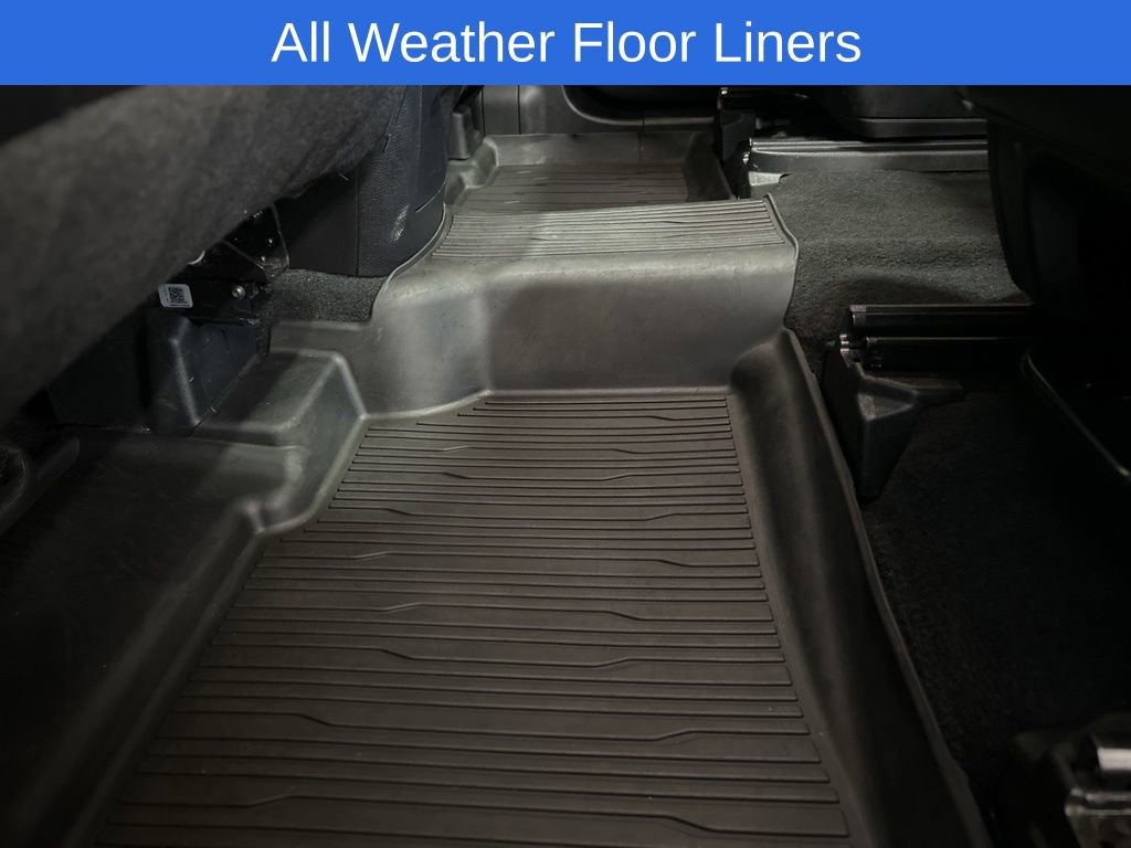 Used 2023 Ford Explorer XLT AWD/4WD image 6