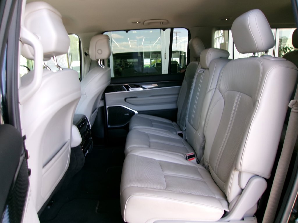 Used 2022 Jeep Wagoneer Series I w/ Convenience Group I AWD/4WD image 18