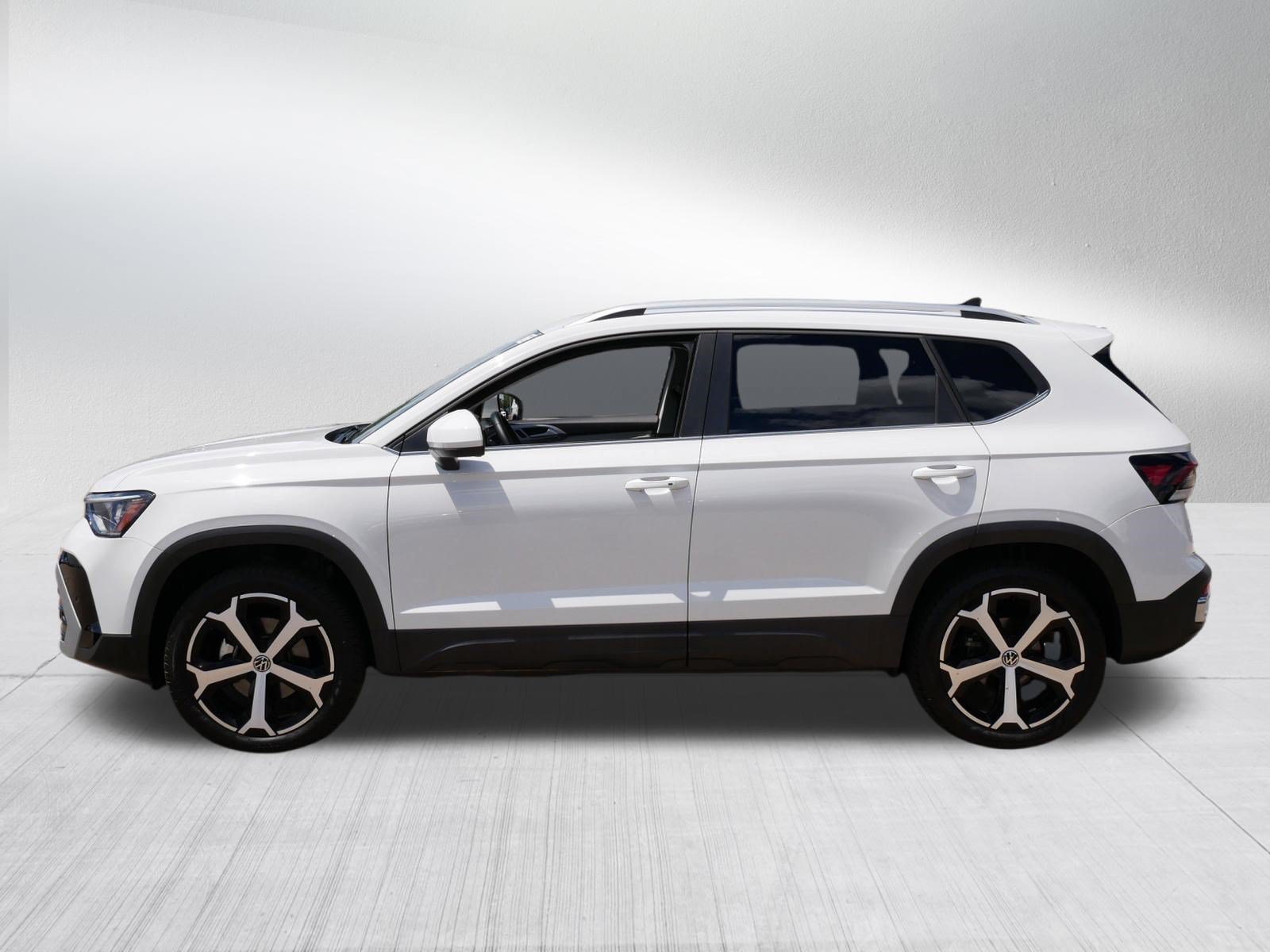 Used 2025 Volkswagen Taos SEL AWD/4WD image 4