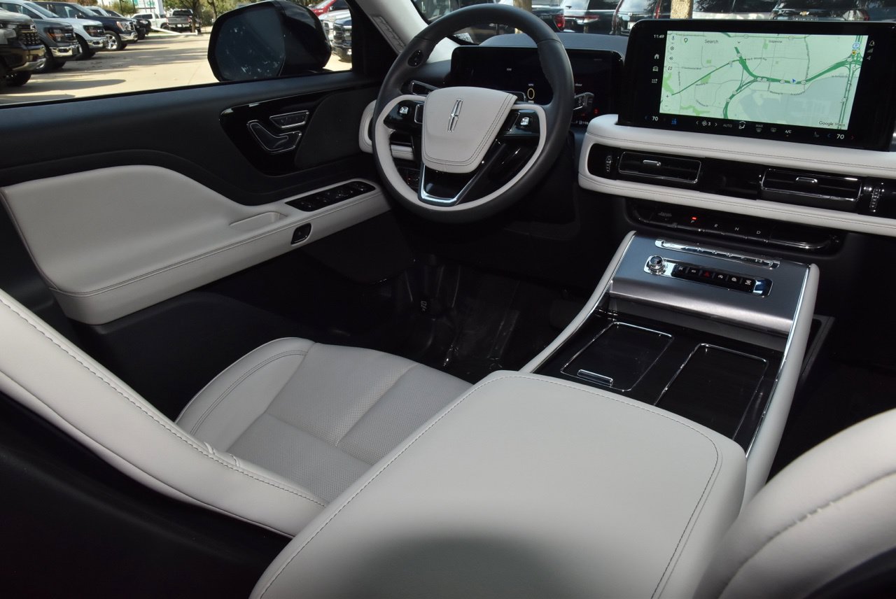 Certified 2026 Lincoln Aviator 2WD w/ Jet Appearance Package image 16