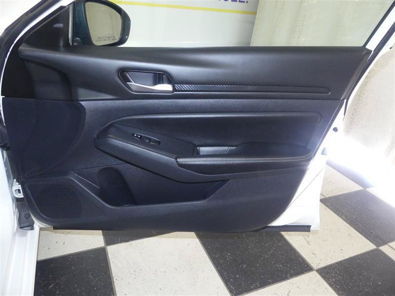 Used 2025 Nissan Altima 2.5 SV FWD image 23