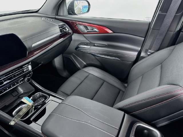 Used 2026 Chevrolet Traverse Z71 w/ Driver Confidence Package AWD/4WD image 25