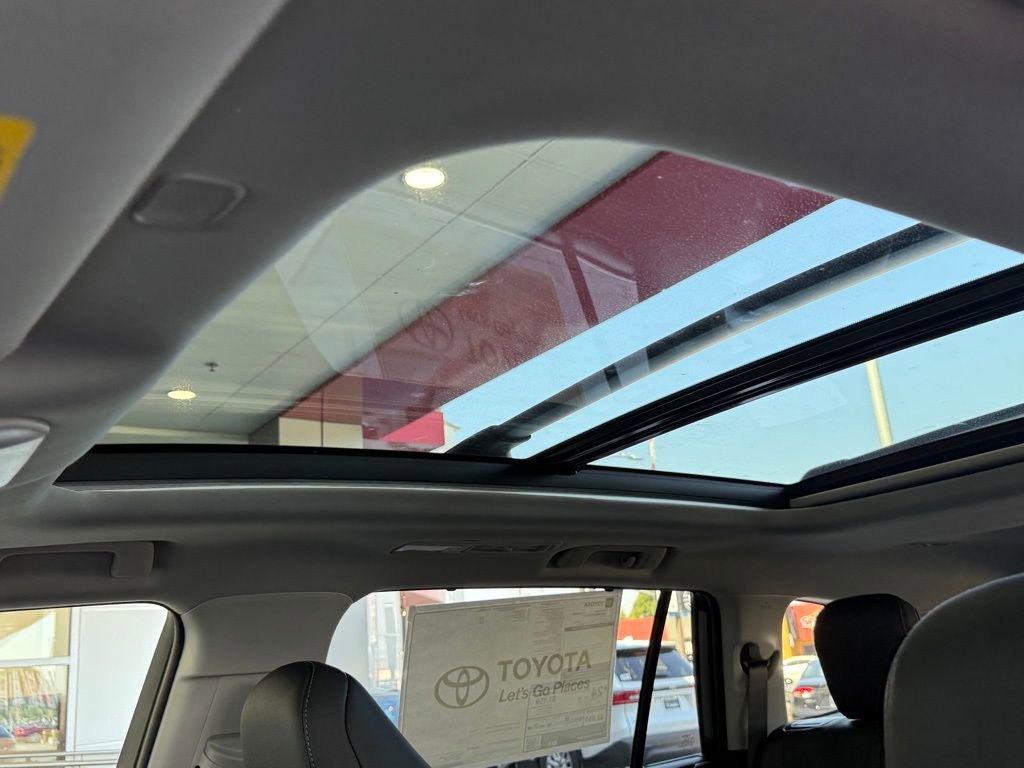 New 2026 Toyota Highlander Platinum image 19