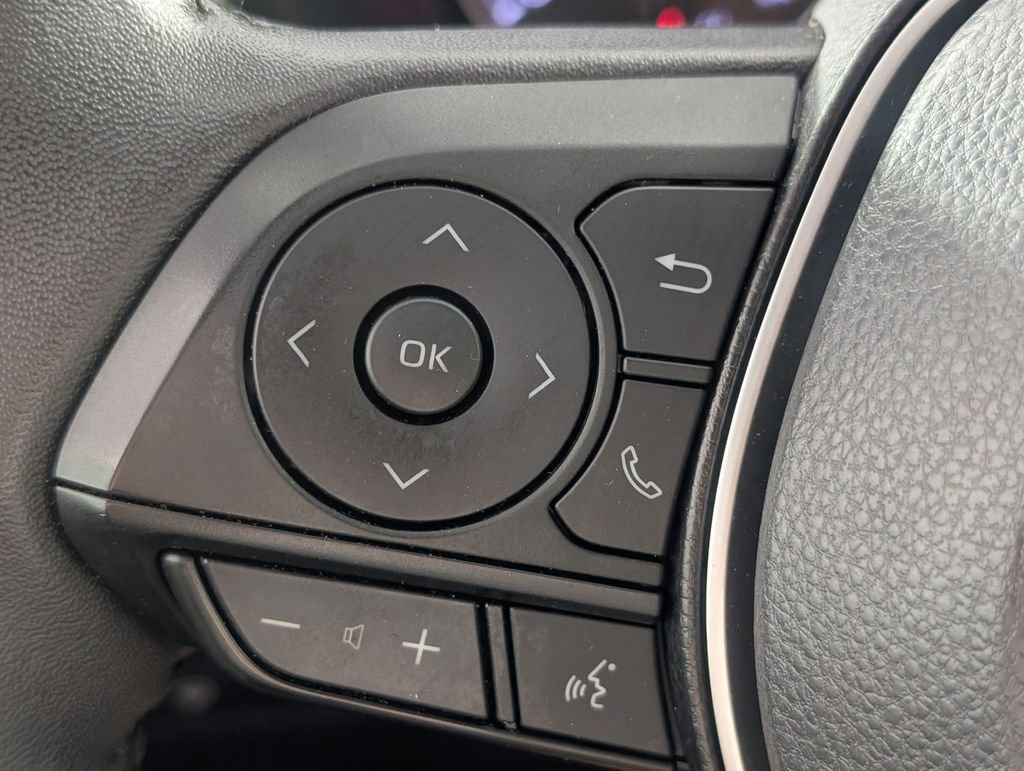Used 2022 Toyota RAV4 XLE Premium AWD/4WD image 17
