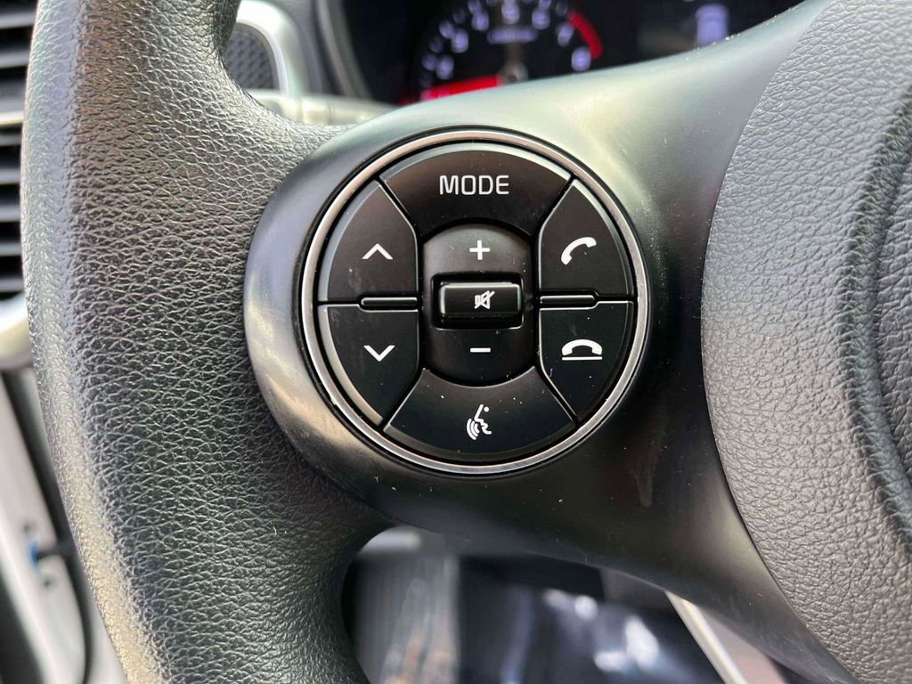 Used 2020 Kia Soul LX image 17