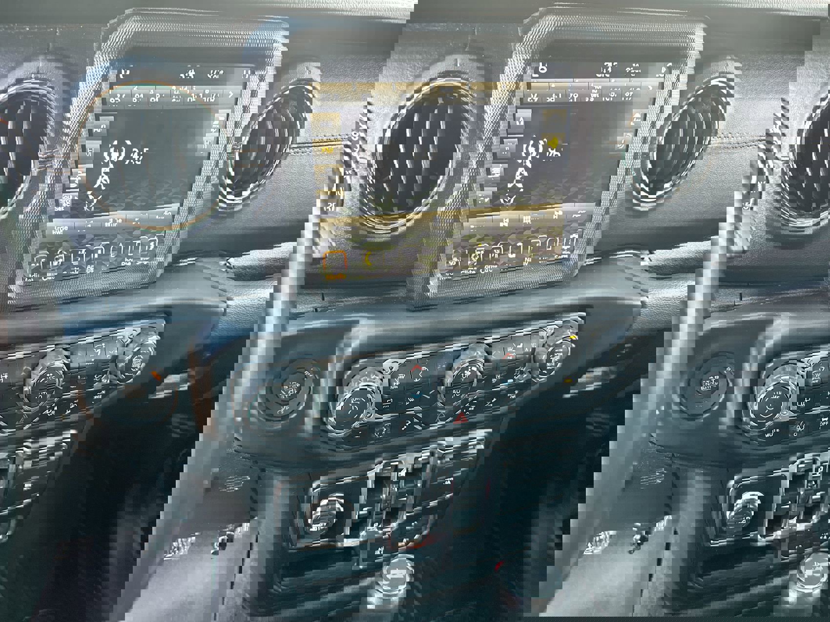 Used 2020 Jeep Wrangler Unlimited Sahara image 16