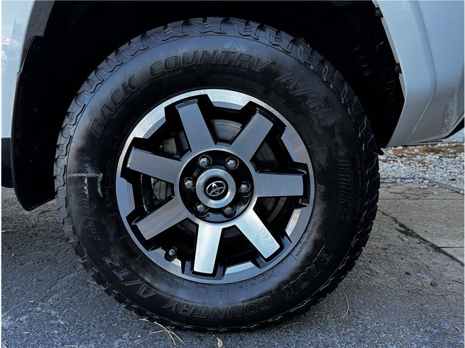 Used 2019 Toyota 4Runner TRD Off-Road Premium AWD/4WD image 29