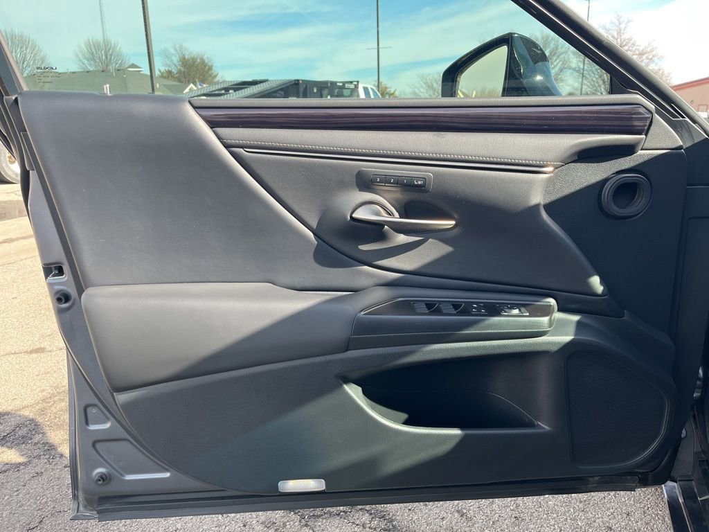 Used 2019 Lexus ES 350 Ultra Luxury image 27