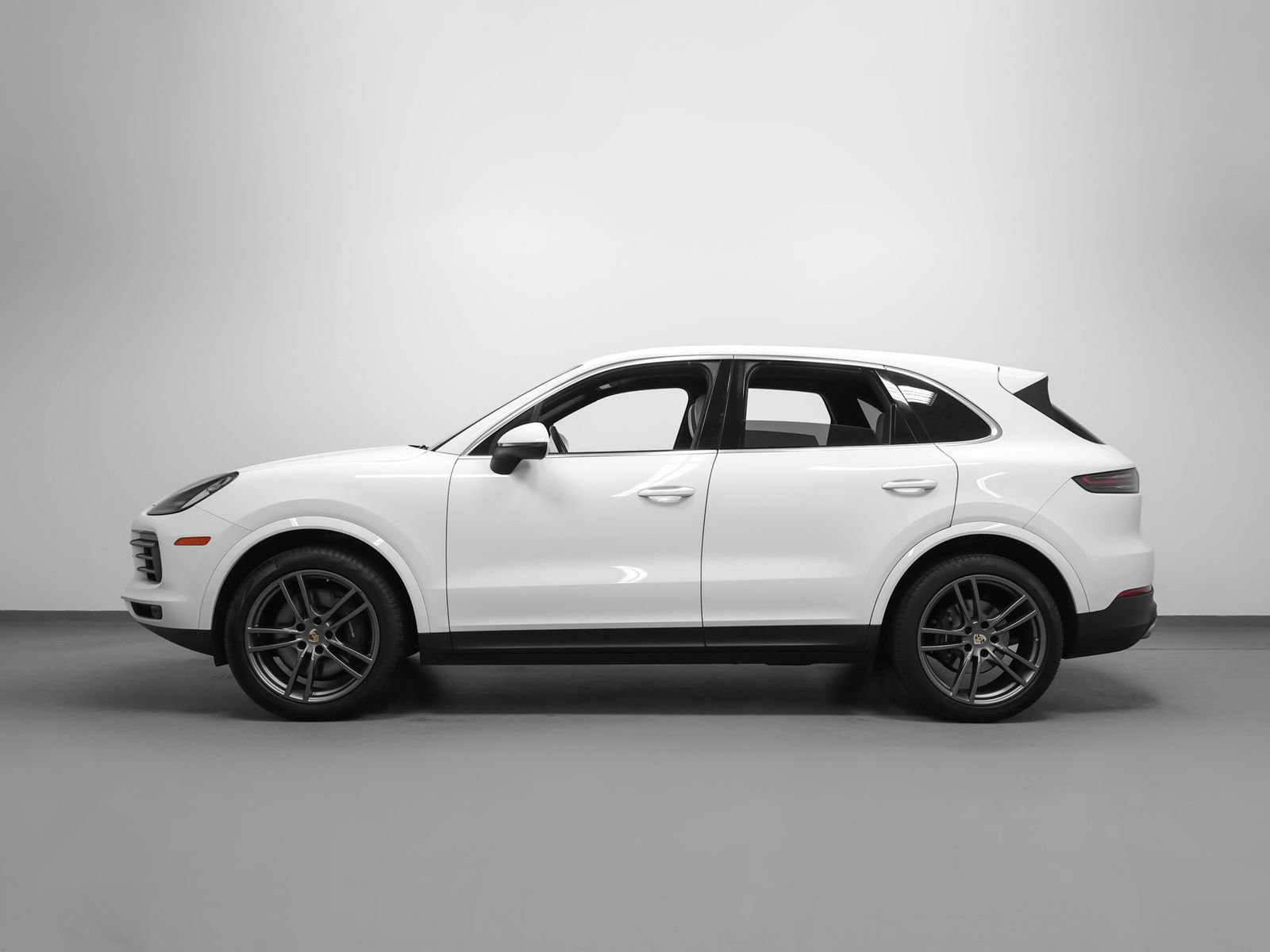 Used 2023 Porsche Cayenne AWD/4WD image 2