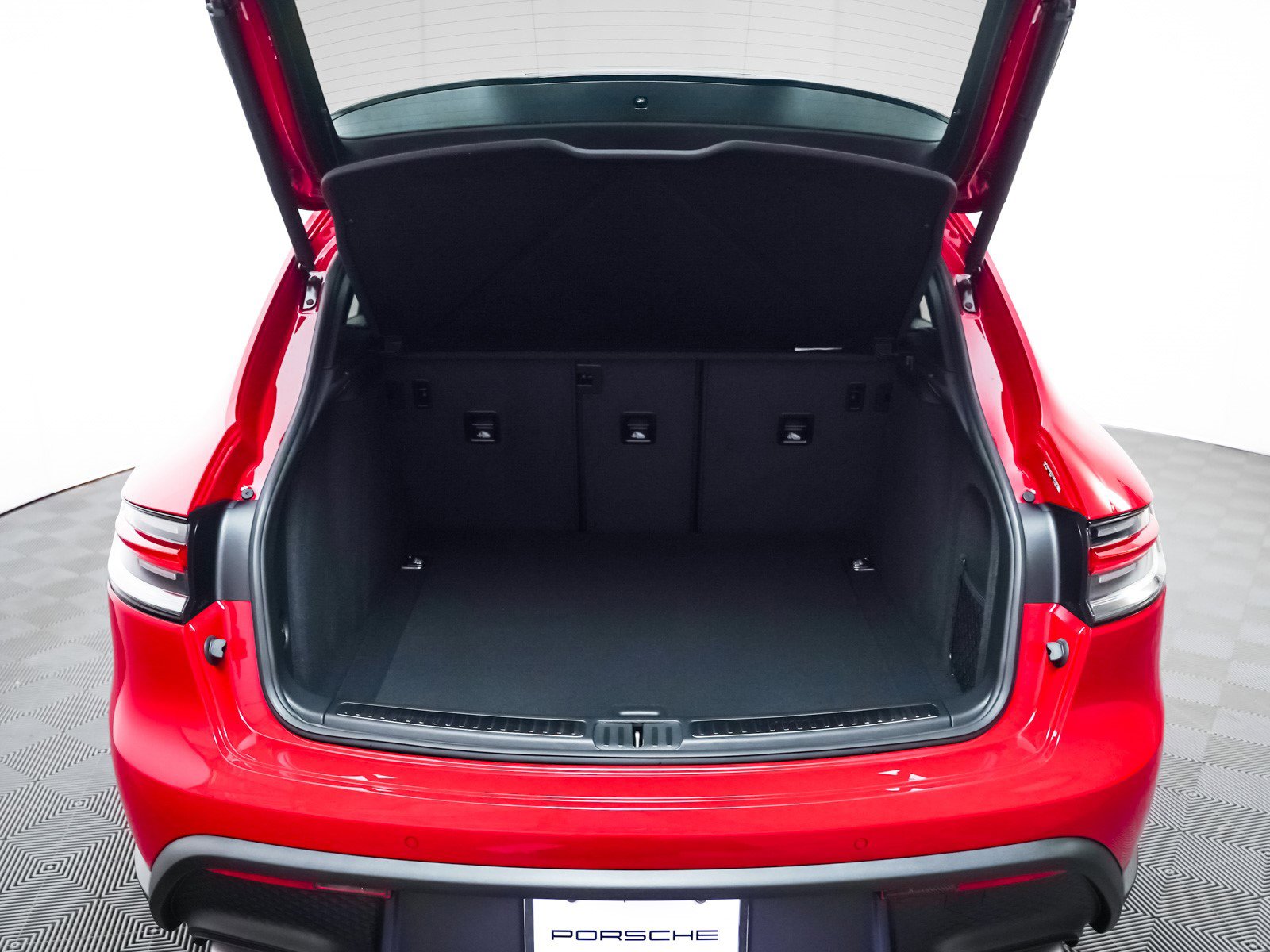 New 2026 Porsche Macan image 28