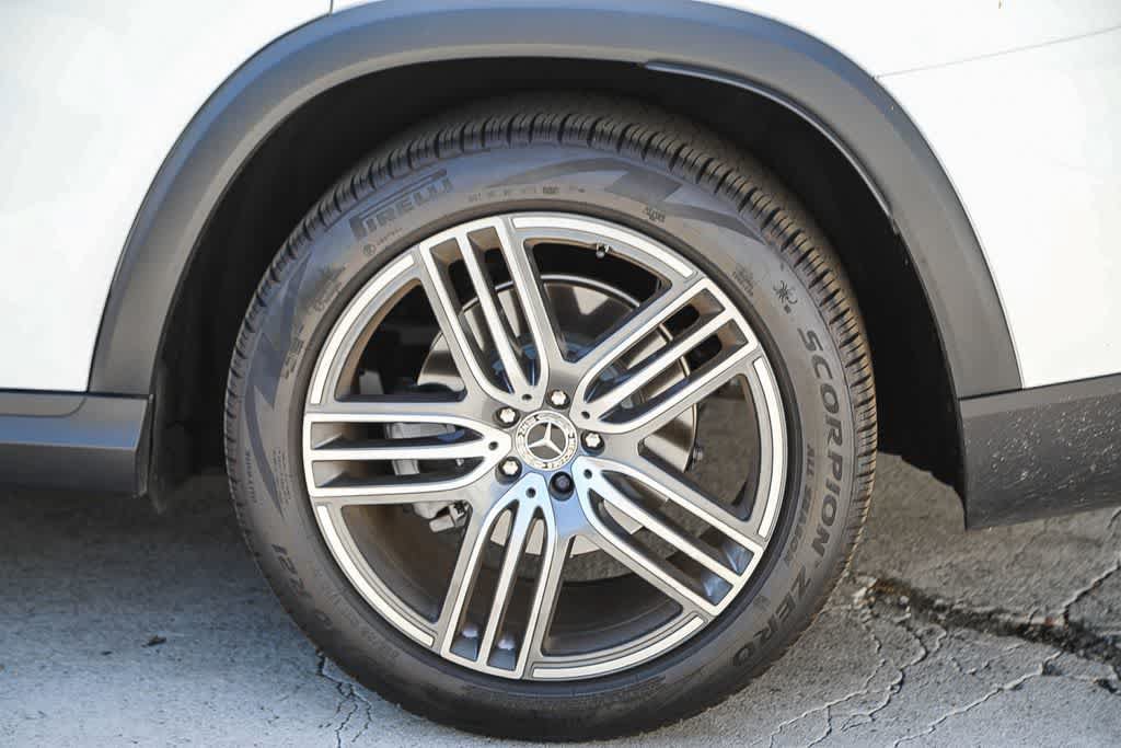Used 2024 Mercedes-Benz GLS 450 4MATIC image 10