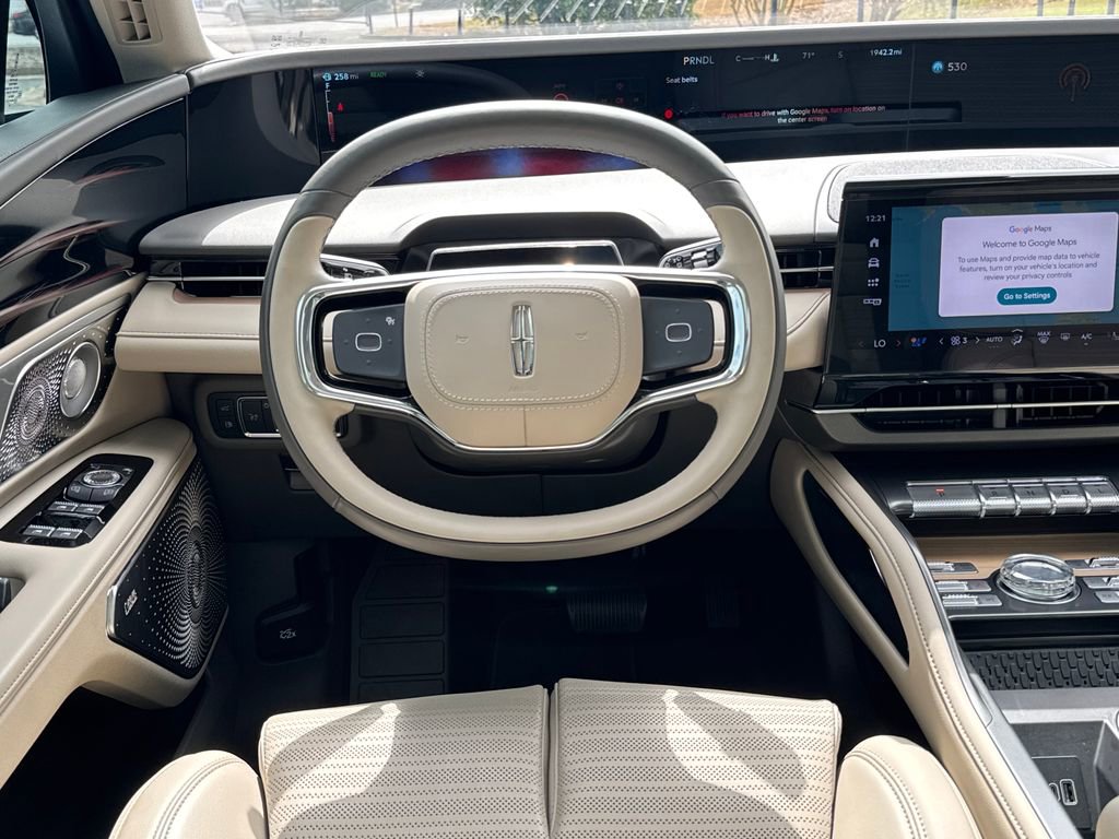 Used 2025 Lincoln Nautilus Reserve image 14