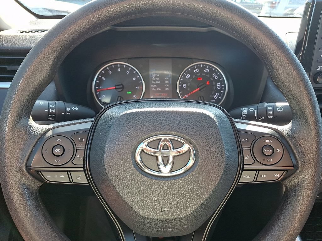 Used 2020 Toyota RAV4 XLE AWD/4WD image 18