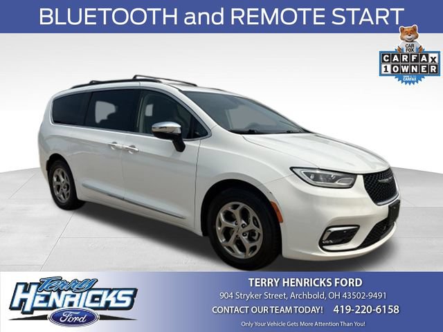 Used 2023 Chrysler Pacifica Limited FWD image 1