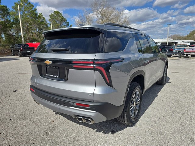 Used 2024 Chevrolet Traverse LT image 4