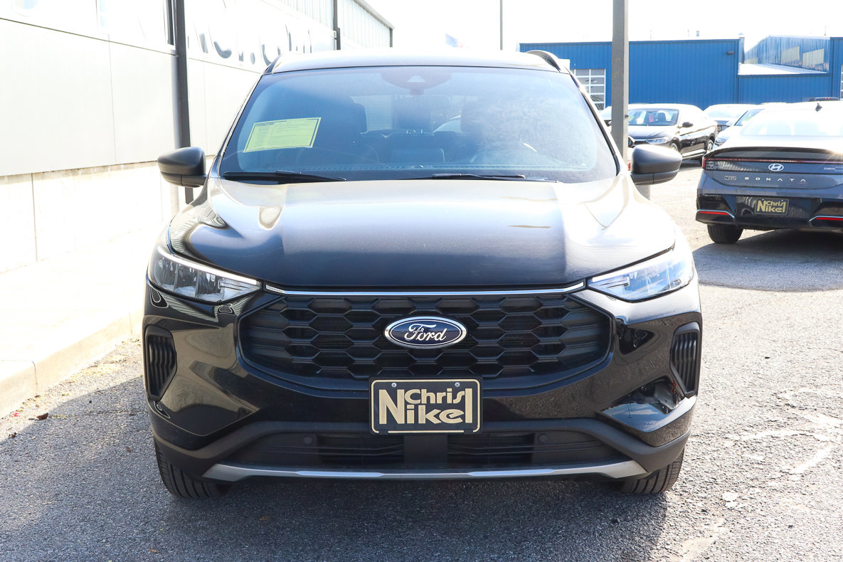 Used 2025 Ford Escape ST-Line AWD/4WD image 2