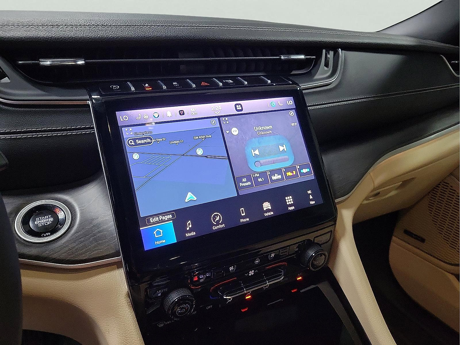 Used 2024 Jeep Grand Cherokee L Limited w/ Luxury Tech Group II image 17