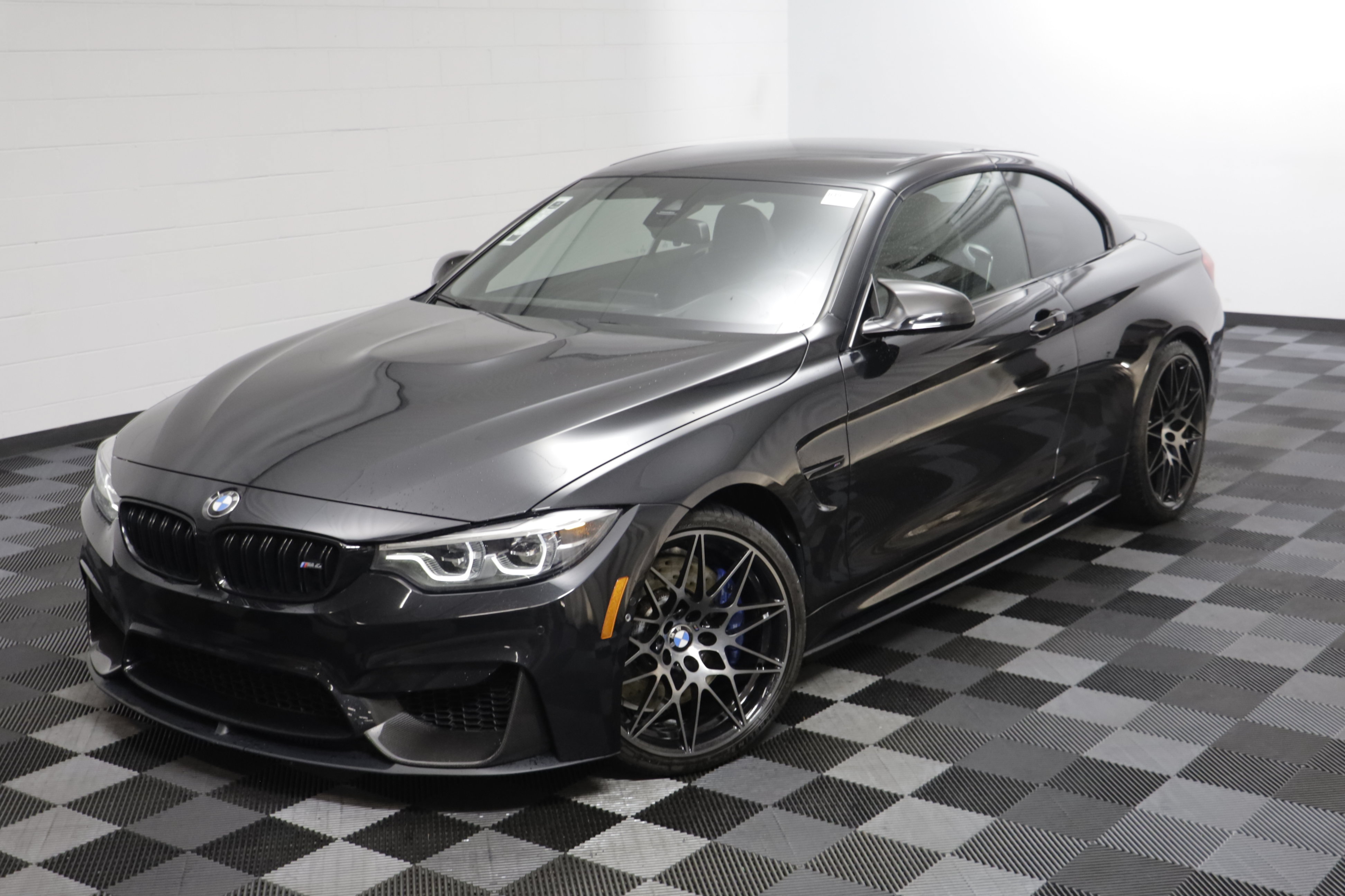 Used 2018 BMW M4 Convertible RWD image 2