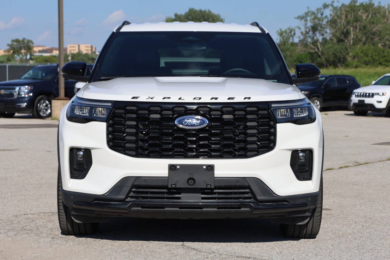 Used 2025 Ford Explorer ST-Line w/ Premium Package AWD/4WD image 2