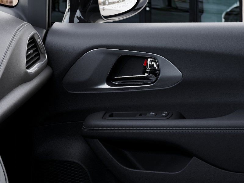 New 2025 Chrysler Pacifica Limited image 25