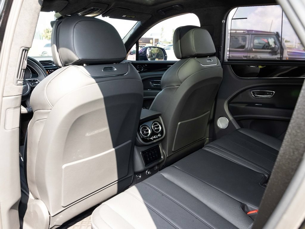 Used 2025 Bentley Bentayga AWD/4WD image 57