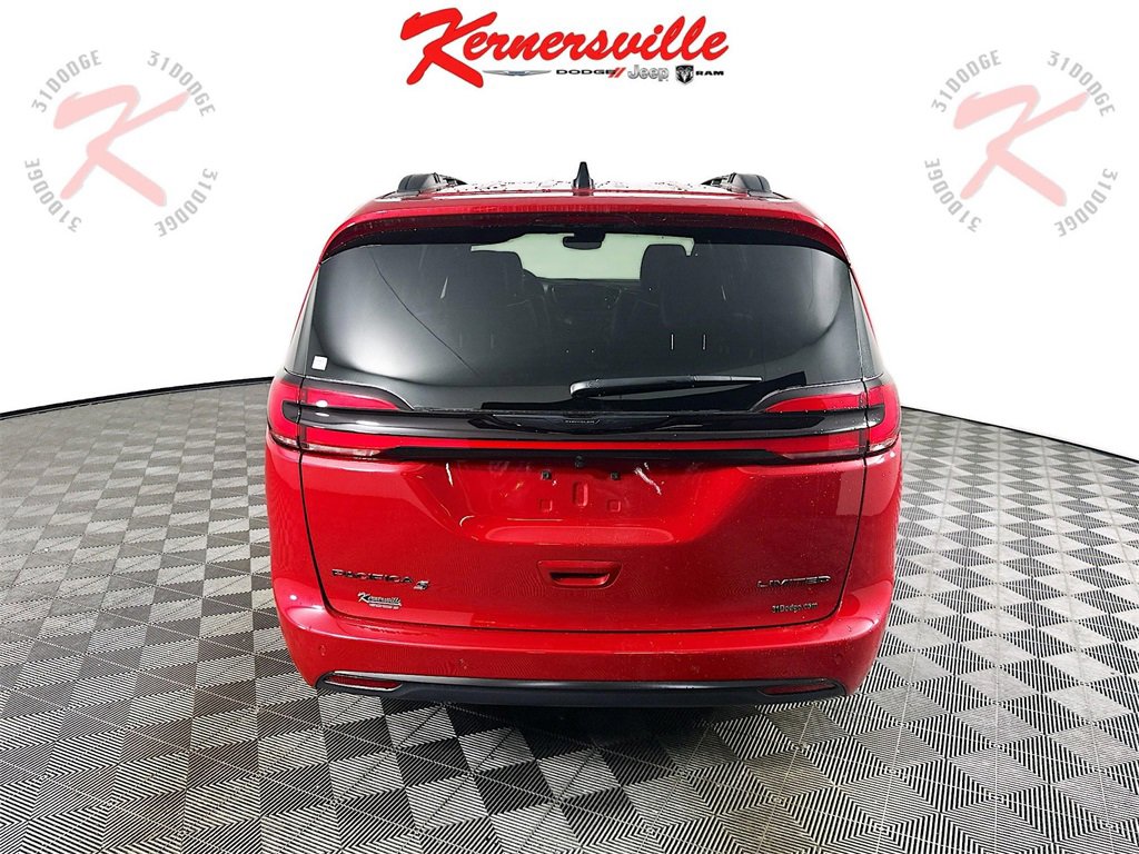 New 2026 Chrysler Pacifica Limited image 6