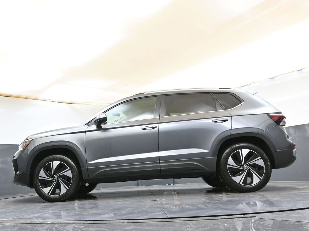 Used 2025 Volkswagen Taos SE w/ Panoramic Sunroof Package image 31