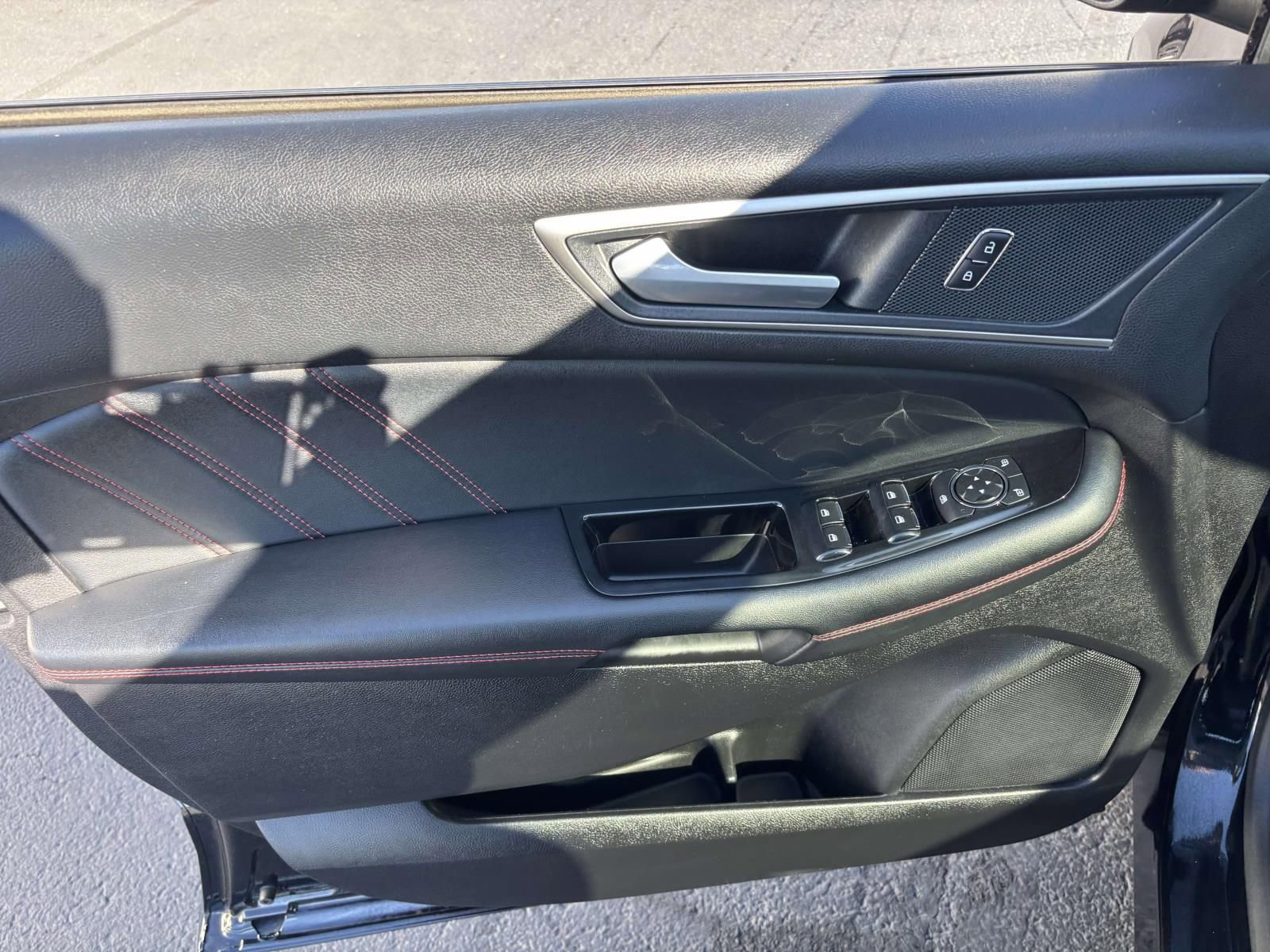 Certified 2020 Ford Edge ST-Line w/ Cold Weather Package image 13