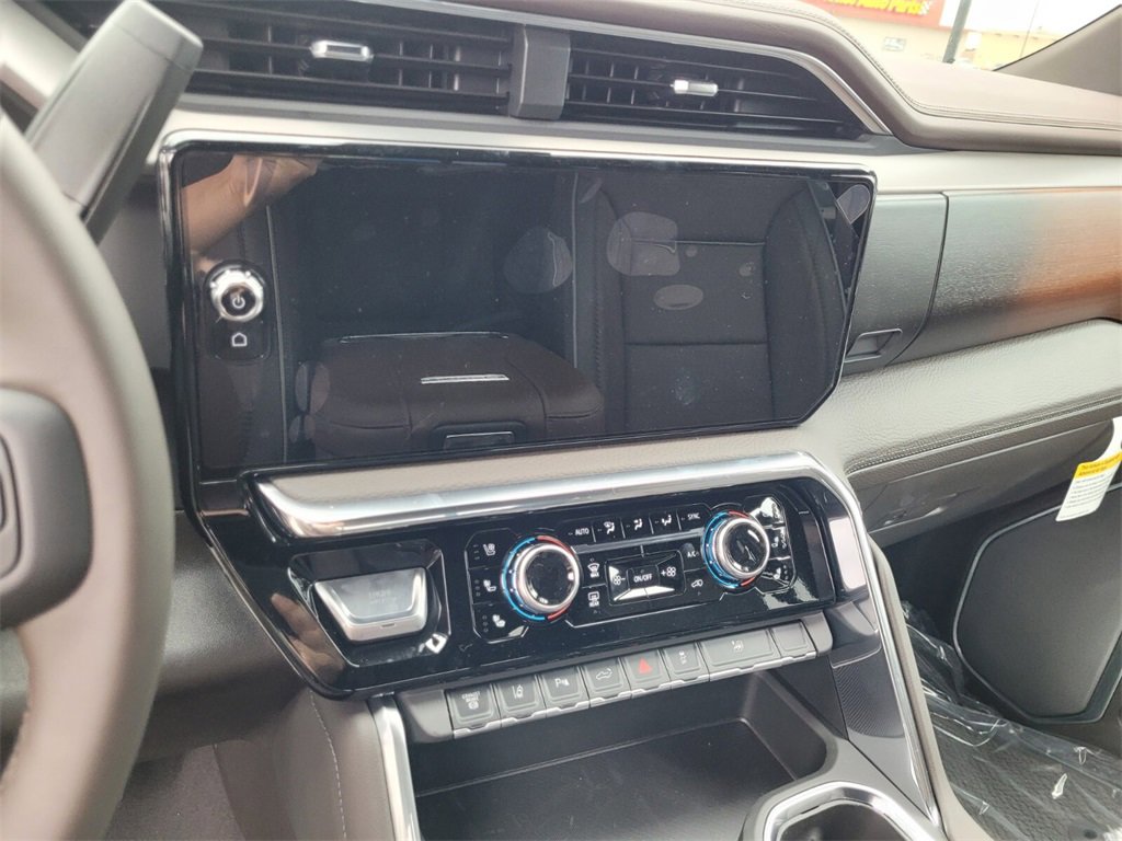 New 2025 GMC Sierra 3500 Denali w/ Denali Reserve Package image 13