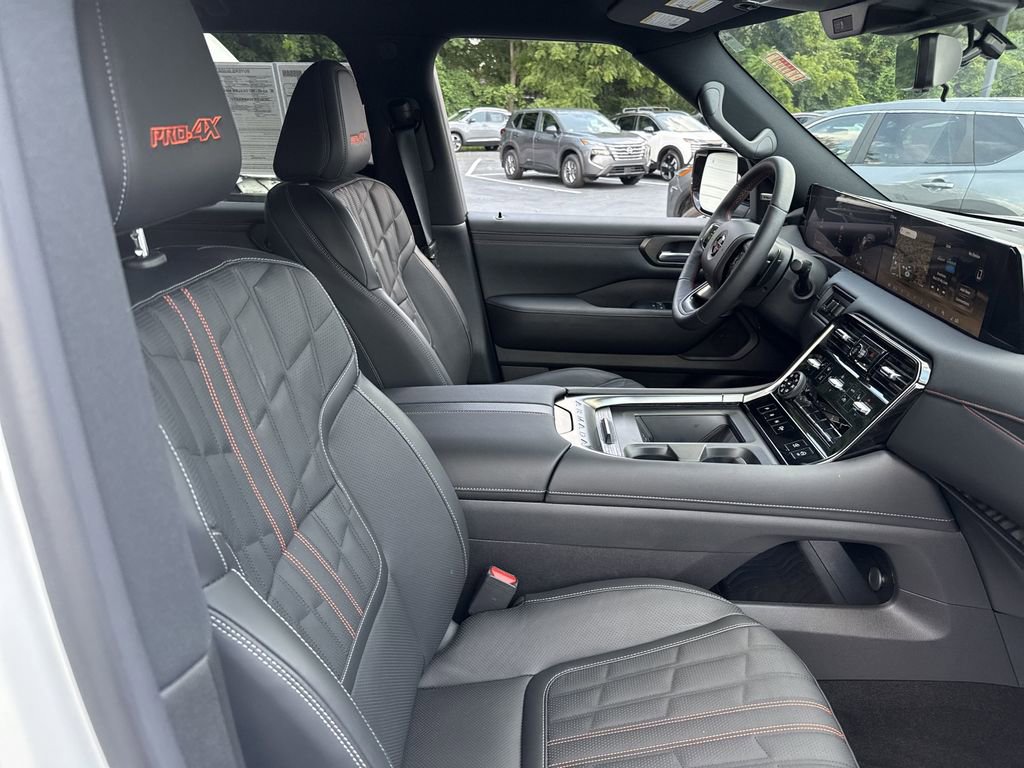 Used 2025 Nissan Armada PRO-4X image 16