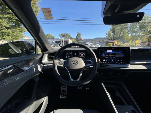 New 2025 Volkswagen Tiguan SE R-Line image 14