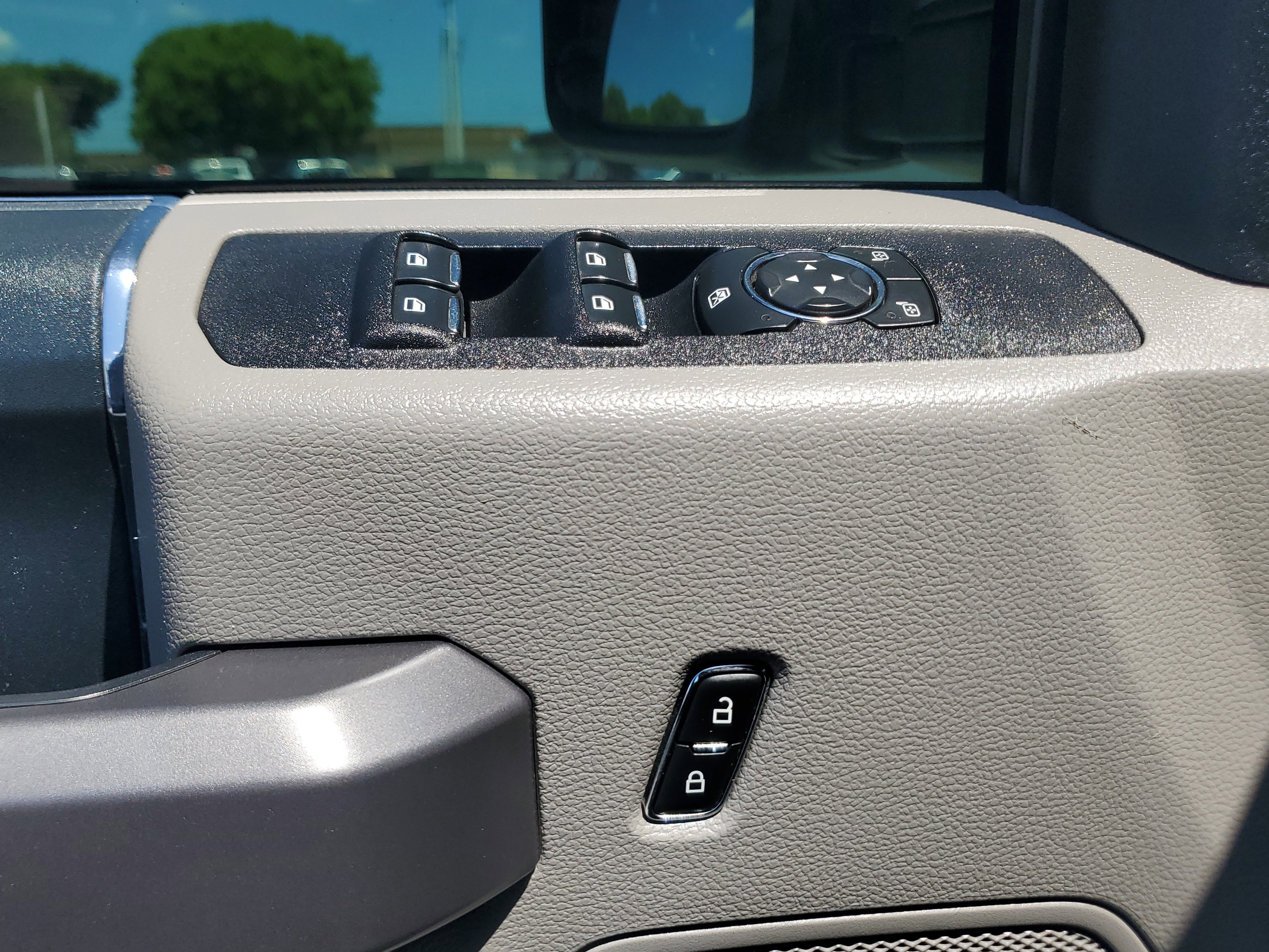 Used 2019 Ford F250 XLT w/ FX4 Off-Road Package AWD/4WD image 18