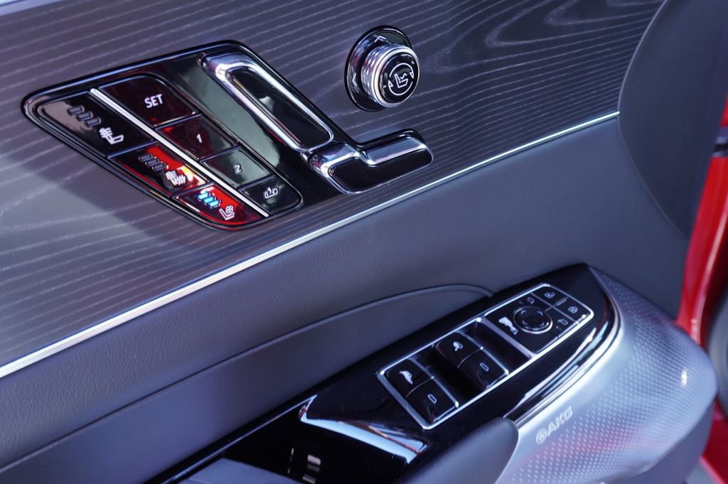 New 2025 Cadillac Lyriq Luxury image 15