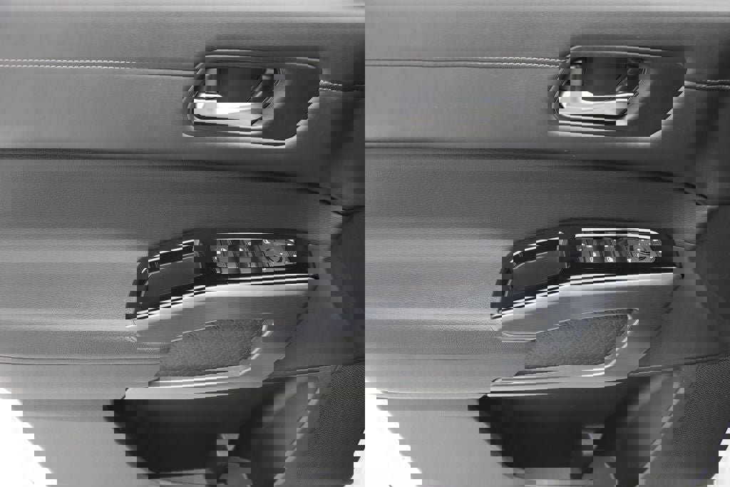 Used 2024 Nissan Pathfinder SL w/ SL Premium Package image 17