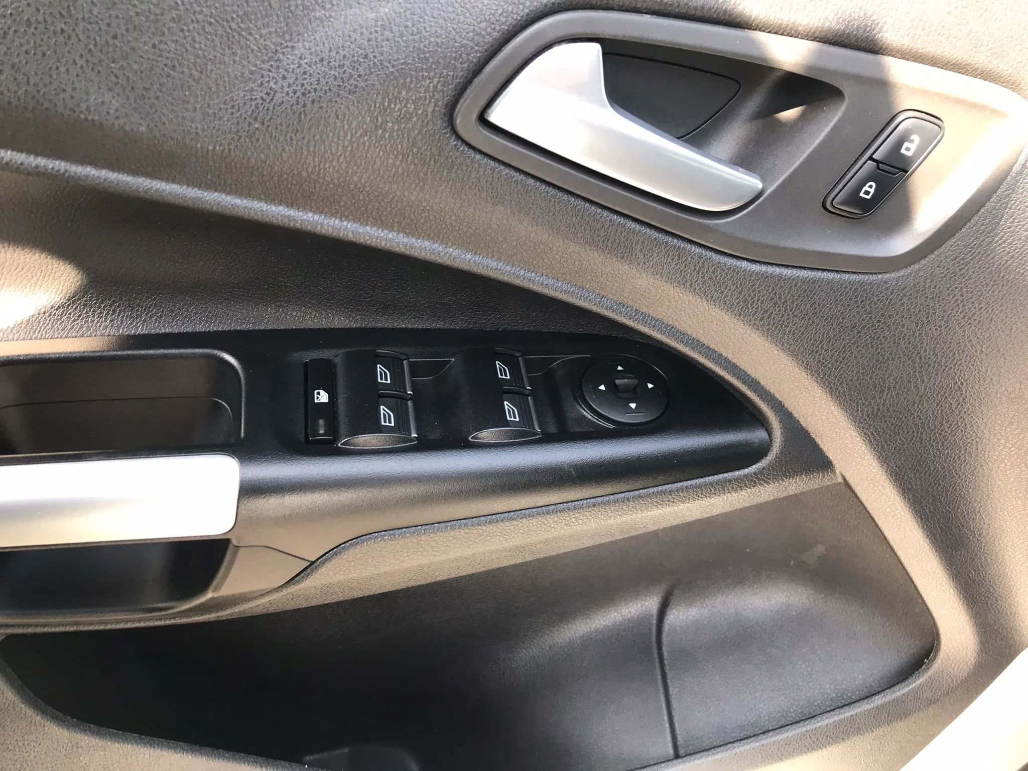 Used 2018 Ford Transit Connect XLT image 14