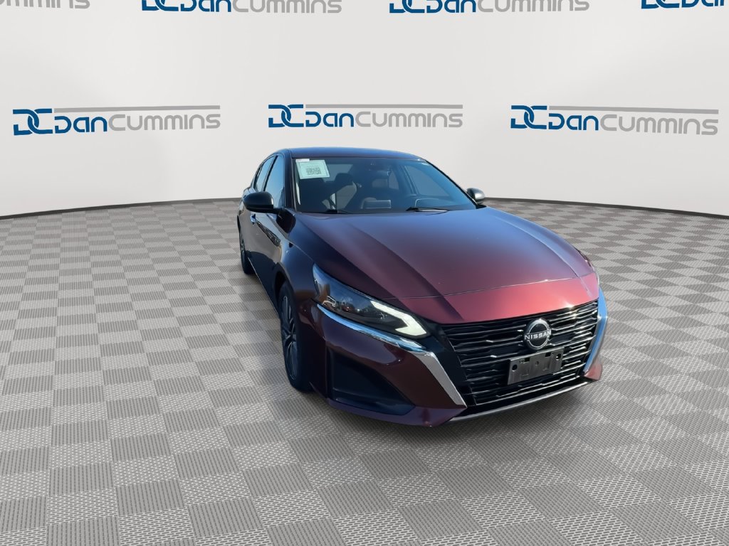 Used 2024 Nissan Altima 2.5 SV FWD image 3