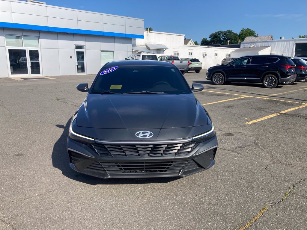 Used 2024 Hyundai Elantra SEL FWD image 2