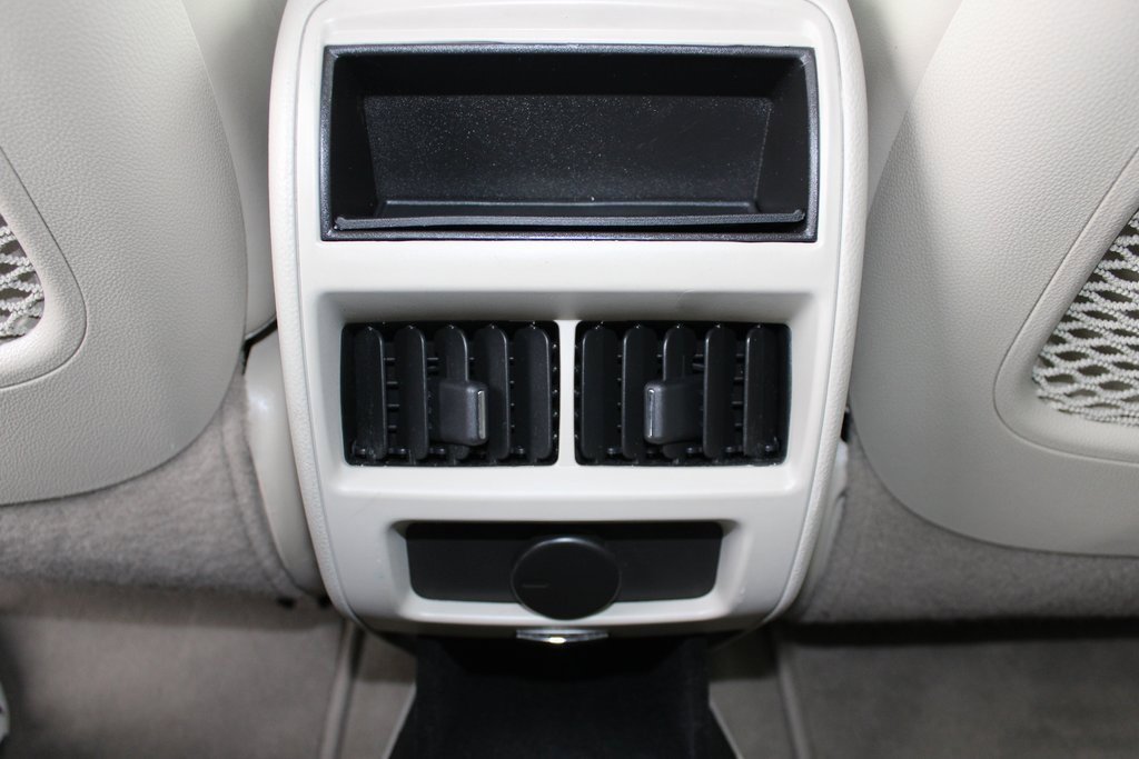 Used 2015 Cadillac SRX Luxury w/ Driver Awareness Package image 32