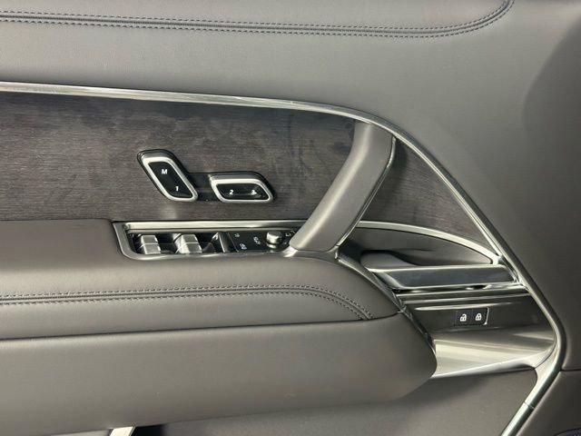 New 2025 Land Rover Range Rover SE image 12