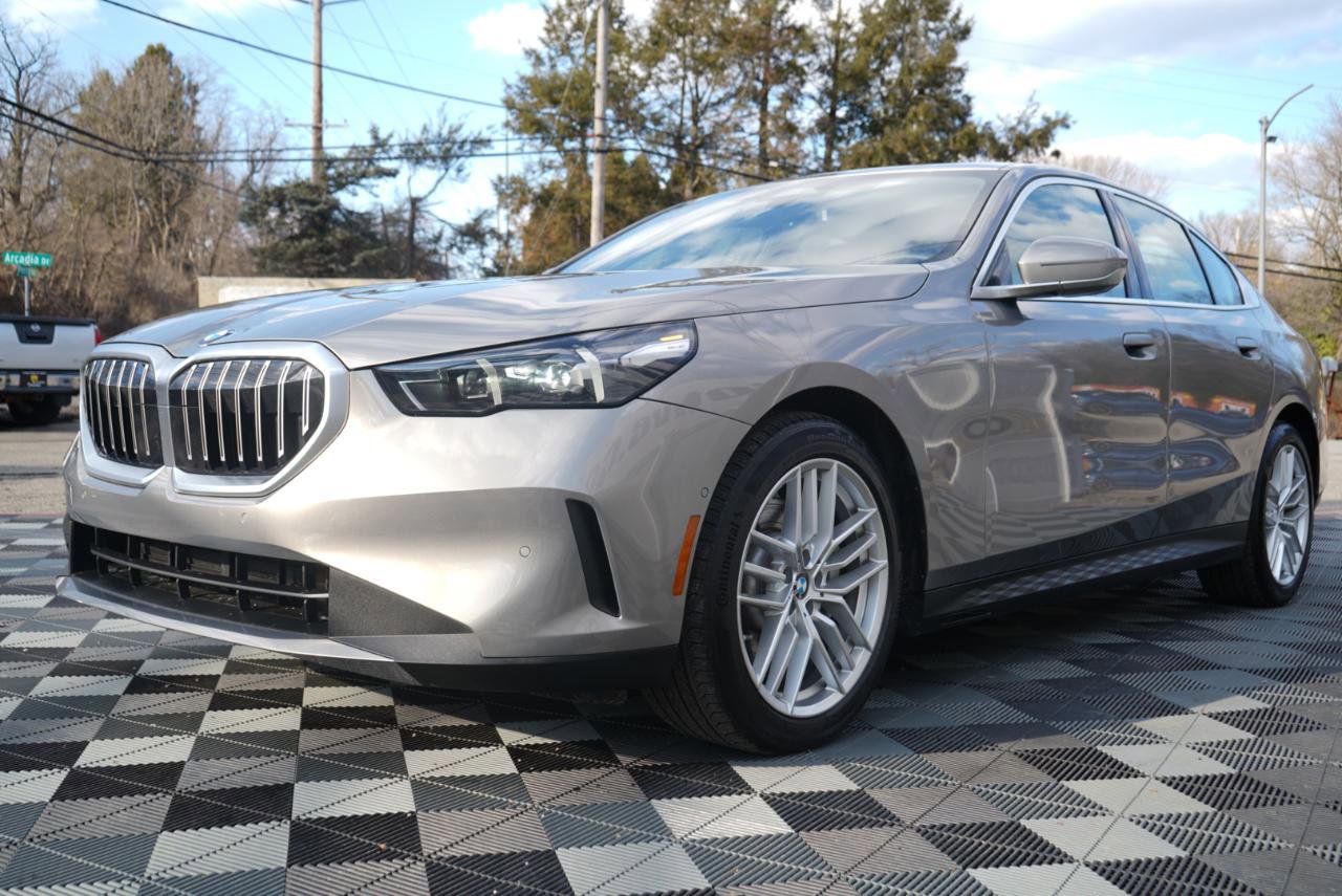 Used 2024 BMW 530i xDrive 530i xDrive Sedan w/ Convenience Package image 13