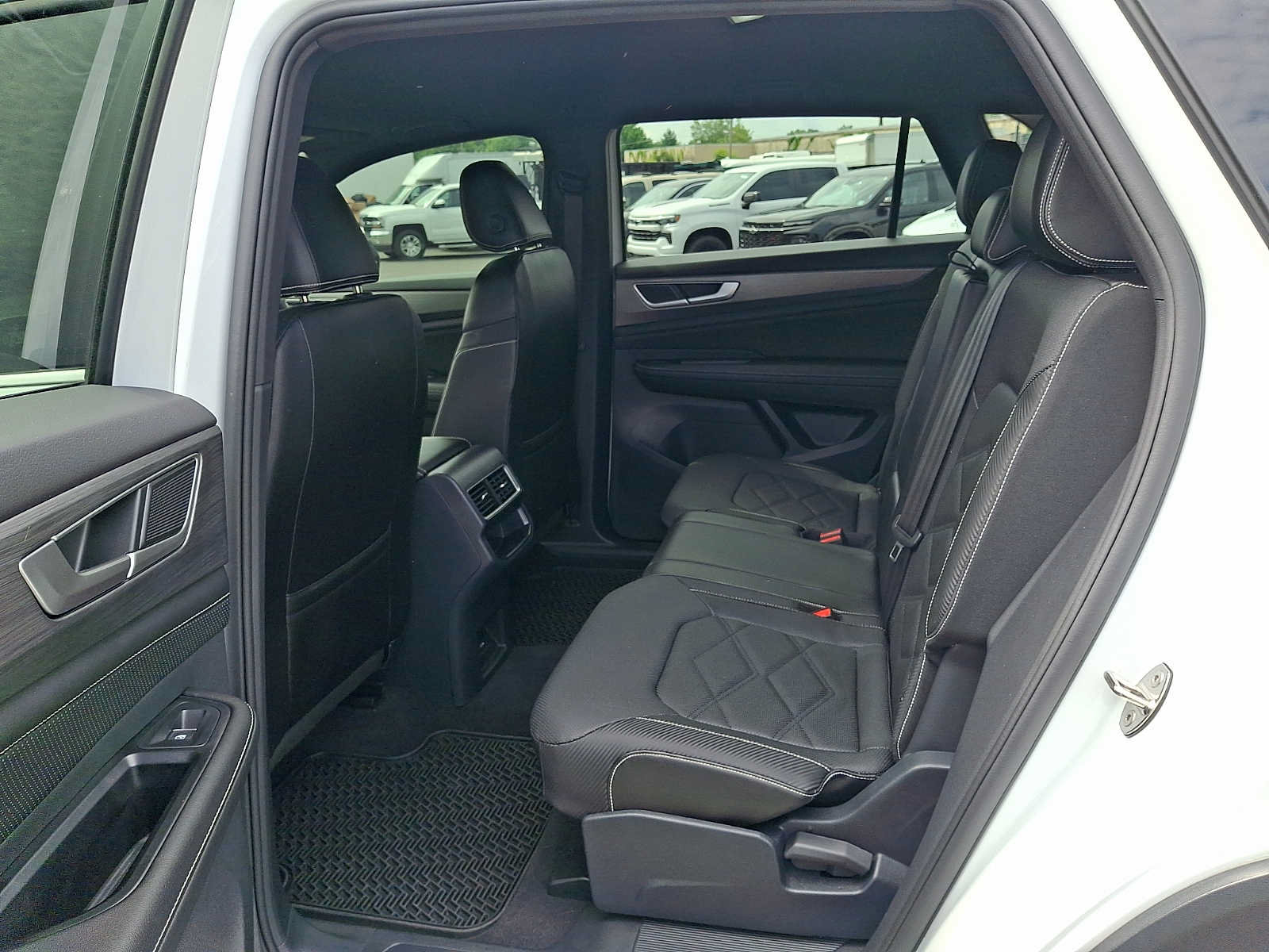 Used 2024 Volkswagen Atlas Cross Sport SE AWD/4WD image 10