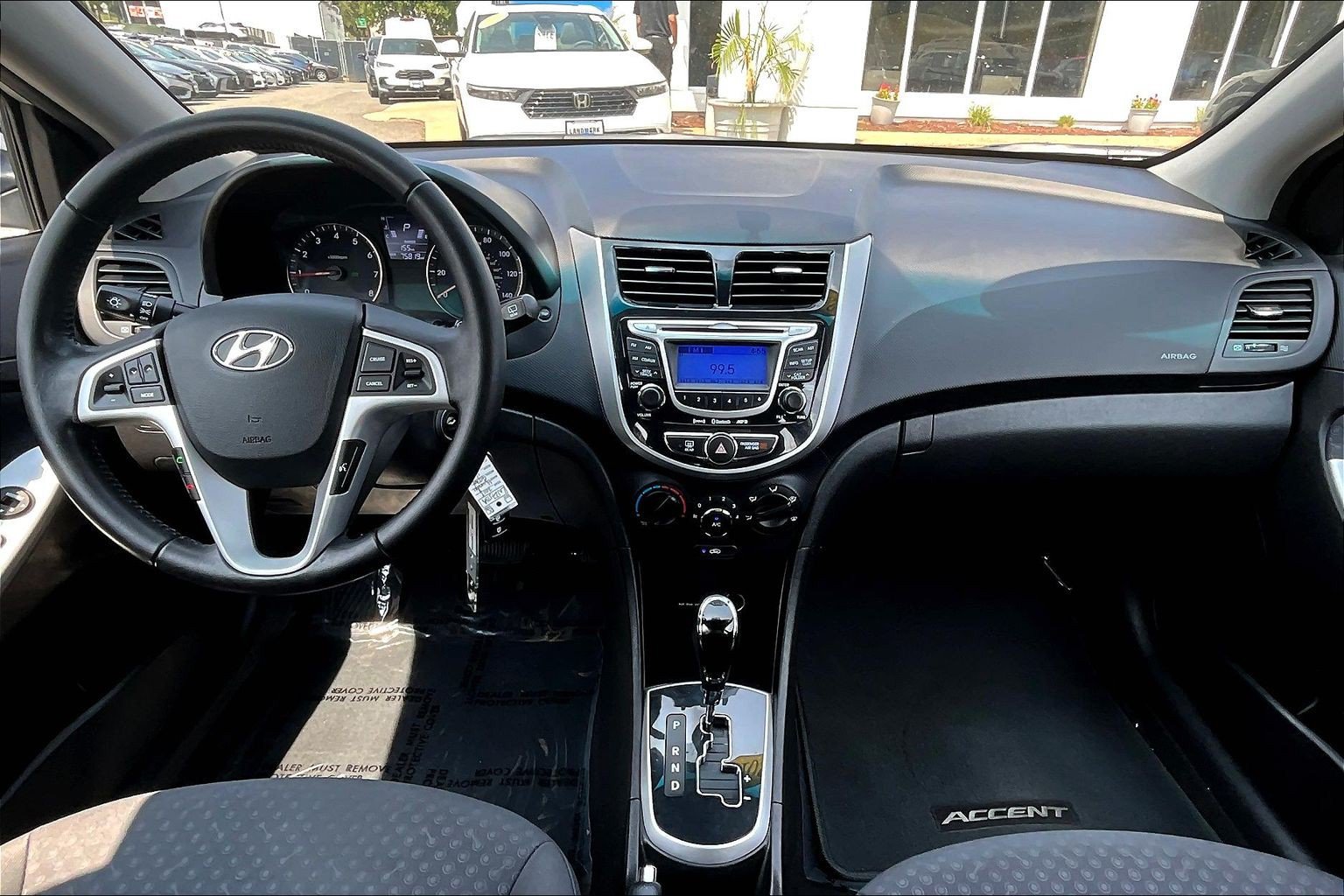 Used 2013 Hyundai Accent SE FWD image 15